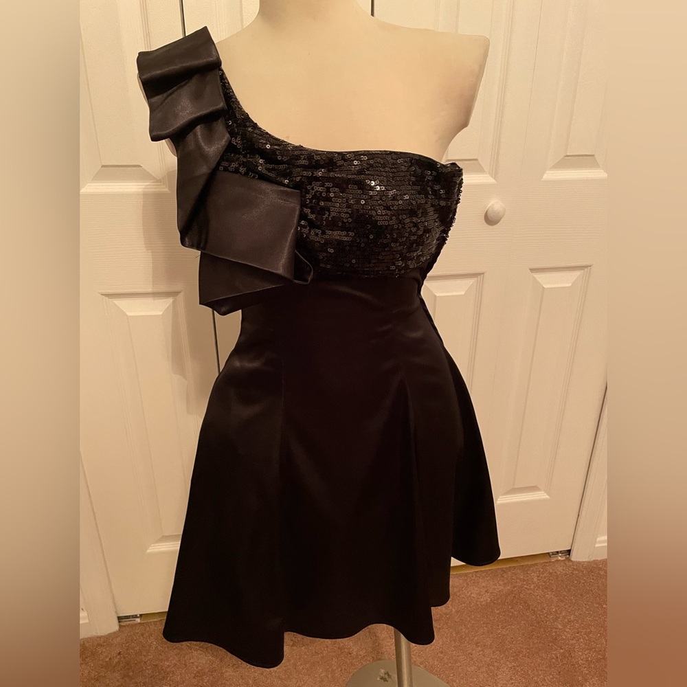 B. Darlin juniors short formal flare dress